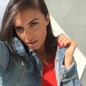 Meet your Posher, Carolina